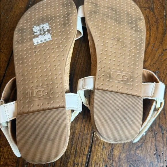 UGG Women's White Sandals 6 - Picture 4 of 9